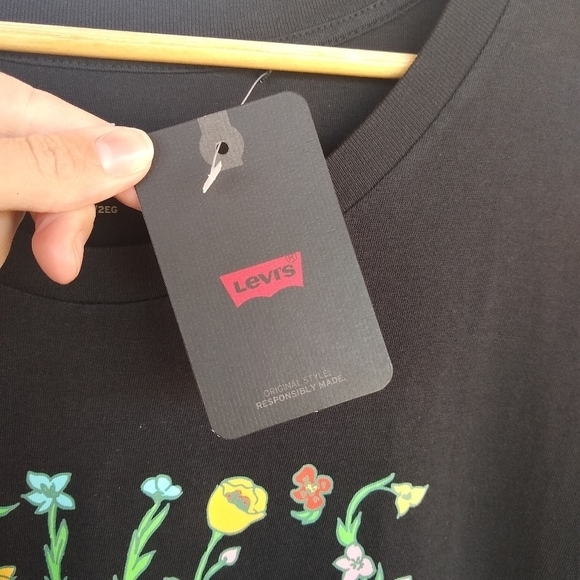 𝅺SALE 🛍️ NWT LEVI'S Wildflower San Francisco tee Womens size 2X - Picture 6 of 10